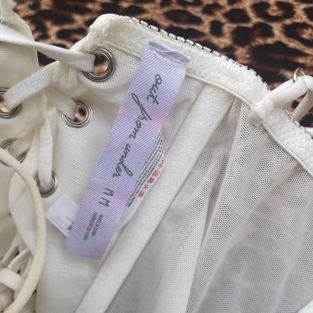 coquette lace corset with pink rosettes - Picture 7 of 8